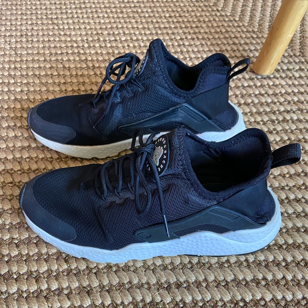 Women’s Nike Air Hurache Sneakers